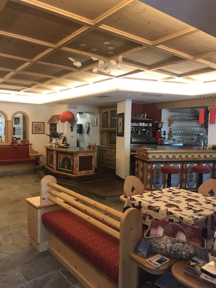 Hotel Piedibosco 모에나 외부 사진