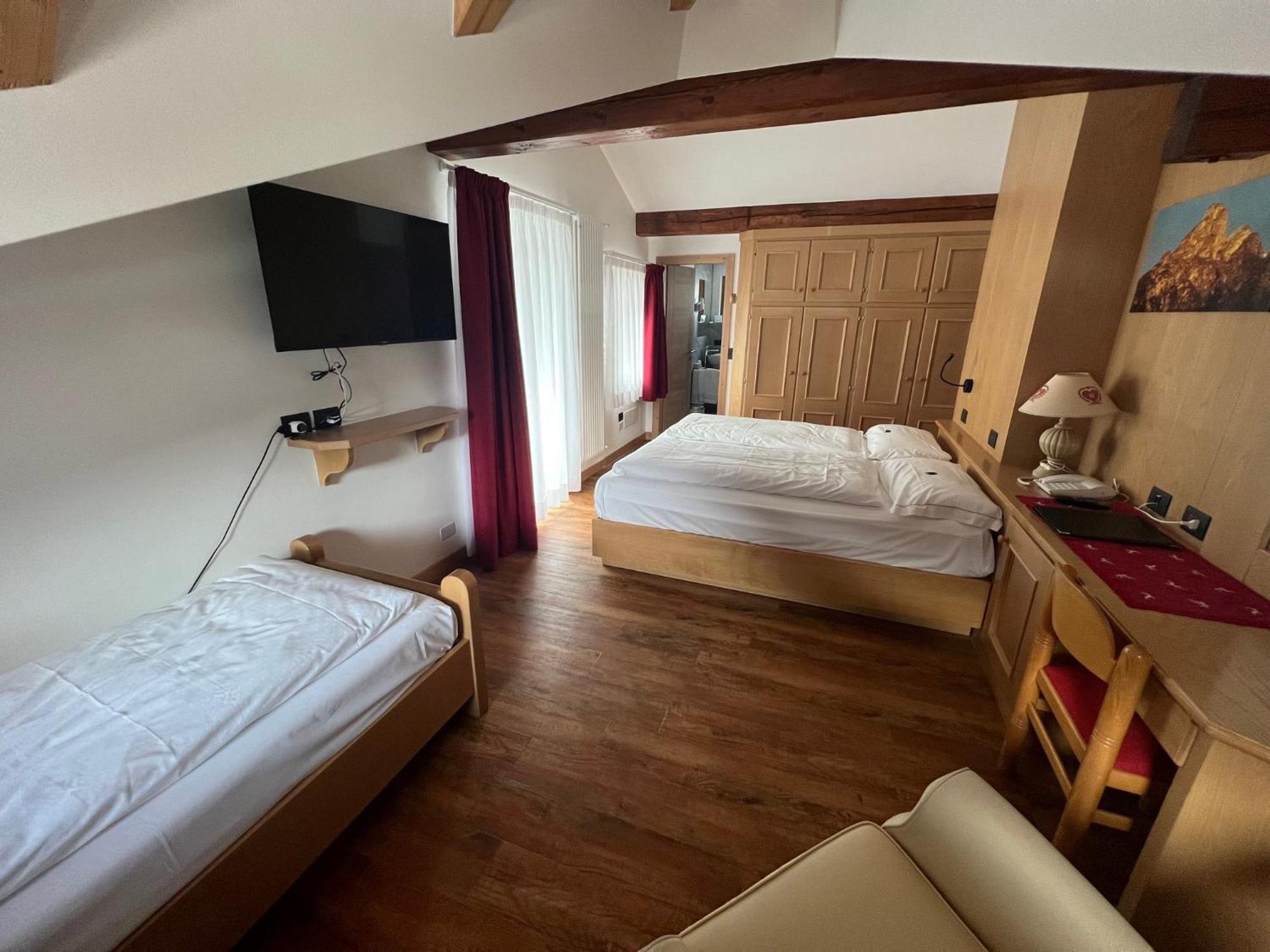 Hotel Piedibosco 모에나 외부 사진